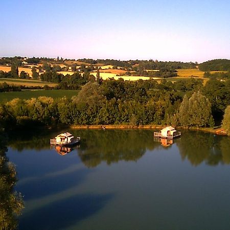 Cabanes Flottantes Du Lac De Pelisse Douzains Exterior photo
