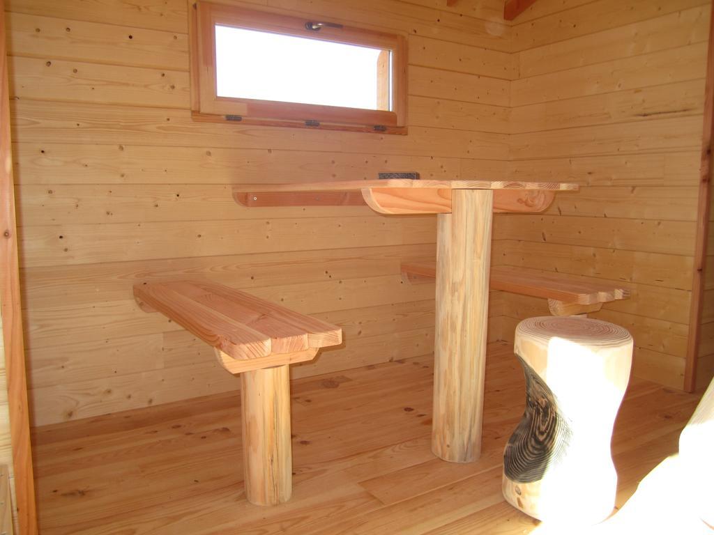 Cabanes Flottantes Du Lac De Pelisse Douzains Room photo