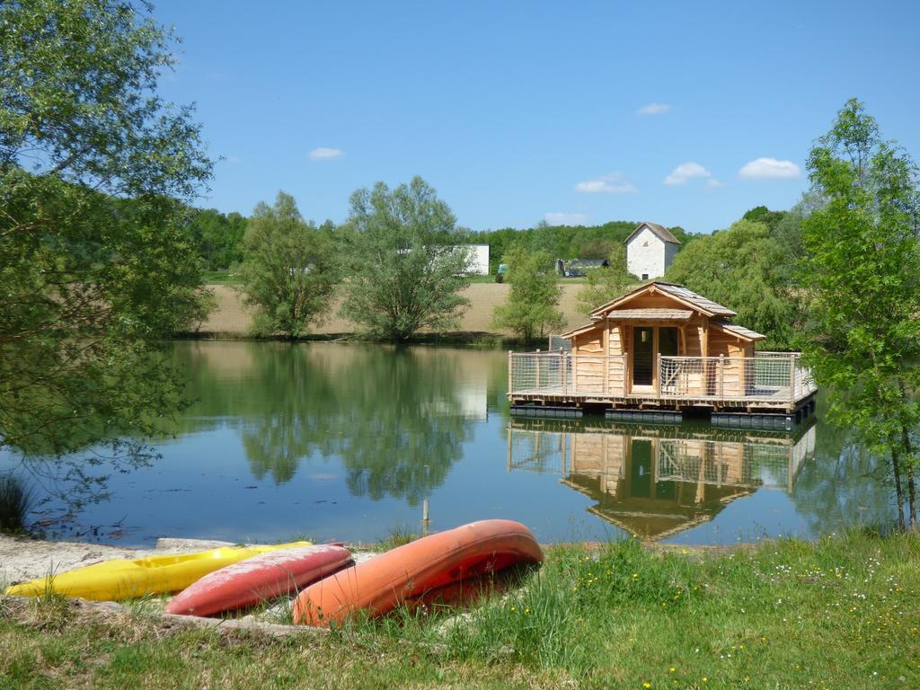 Cabanes Flottantes Du Lac De Pelisse Douzains Exterior photo